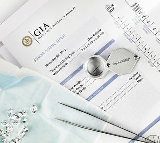 Uncertified diamond displayed on a jewelry tray, highlighting the risks and concerns of buying diamonds without certification.
