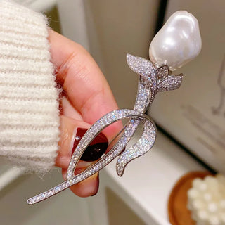 Tulip Baroque Pearl Brooch with a luminous Baroque pearl in a silver-toned tulip silhouette.