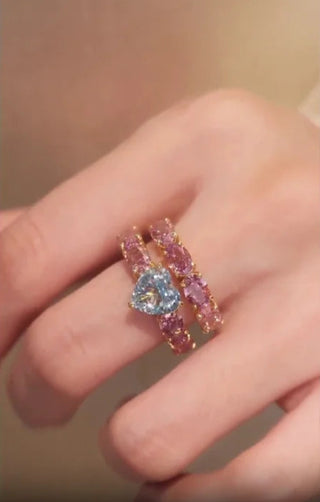 Château Heart Ring in gold-plated 925 silver with heart-shaped blue sapphire and pink halo, romantic design for women and men