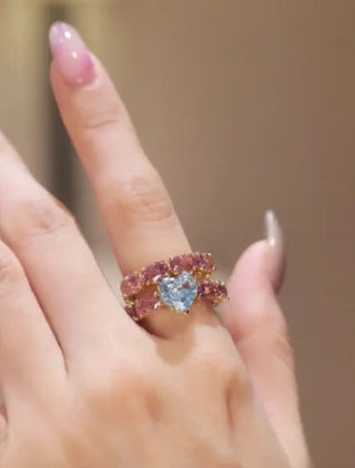 Château Heart Ring in gold-plated 925 silver with heart-shaped blue sapphire and pink halo, romantic design for women and men