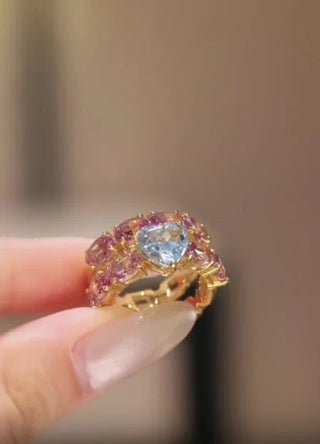 Château Heart Ring in gold-plated 925 silver with heart-shaped blue sapphire and pink halo, romantic design for women and men