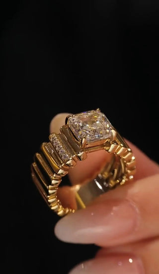 Golden Muse gold ring for men and women in Dubai, featuring lab sapphire in 925 sterling silver with a classic prong design

