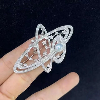 Milky Way Pearl Brooch - 925 sterling silver with 14K gold plating, luminous 8–9 mm freshwater pearl, multi-toned lab sapphires.