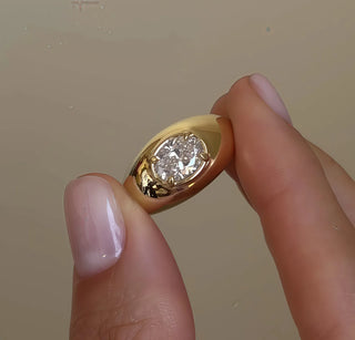 The Aurea Oval Ring