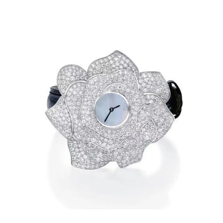 Rosé Eternelle Signature Watch with silver case, sapphire crystal dial, and quartz movement.