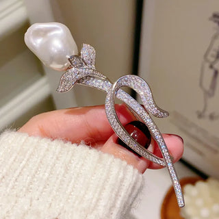 Tulip Baroque Pearl Brooch with a luminous Baroque pearl in a silver-toned tulip silhouette.